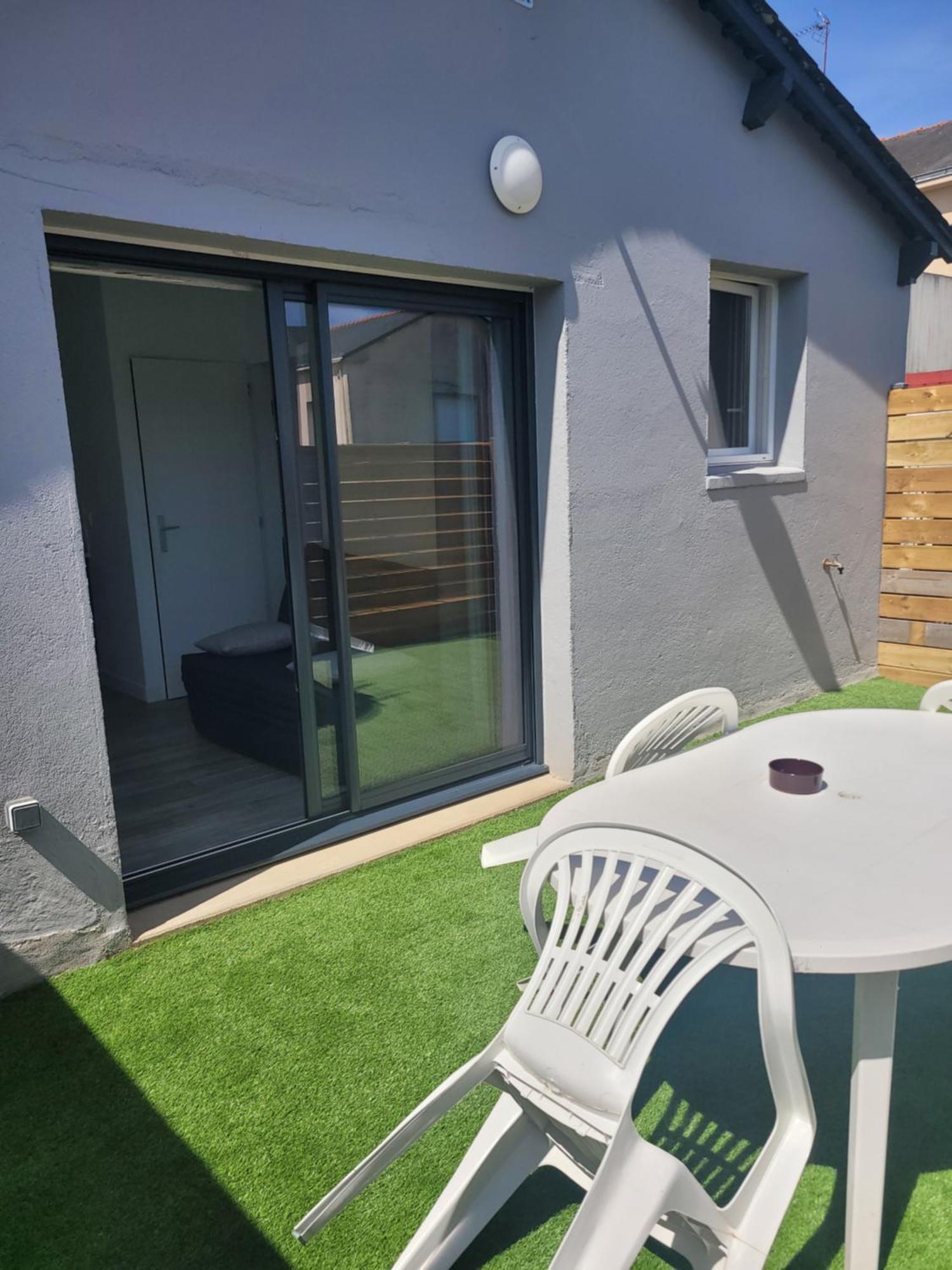 Le Studio Saint-Pierre-Montlimart Екстериор снимка