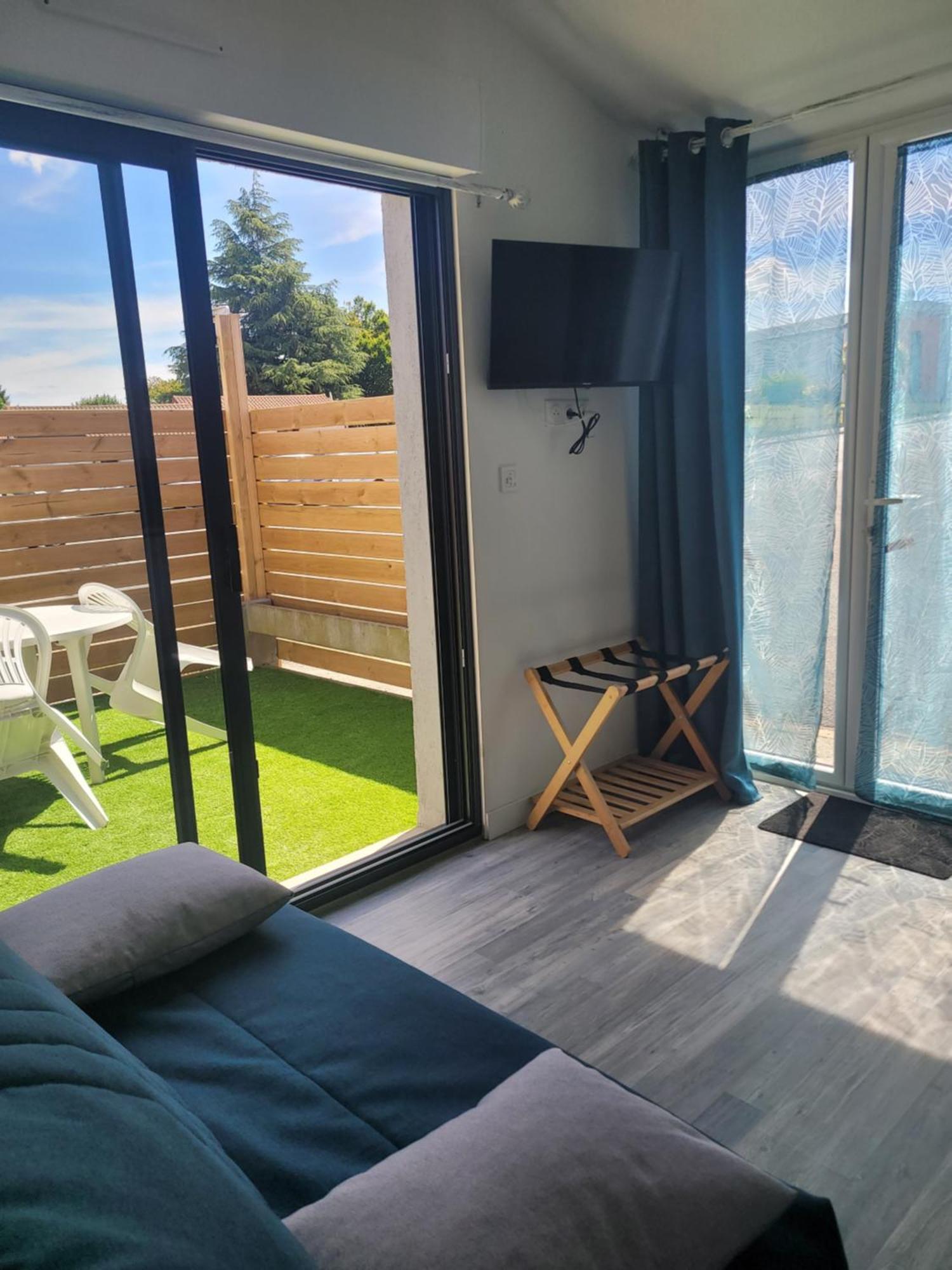Le Studio Saint-Pierre-Montlimart Екстериор снимка